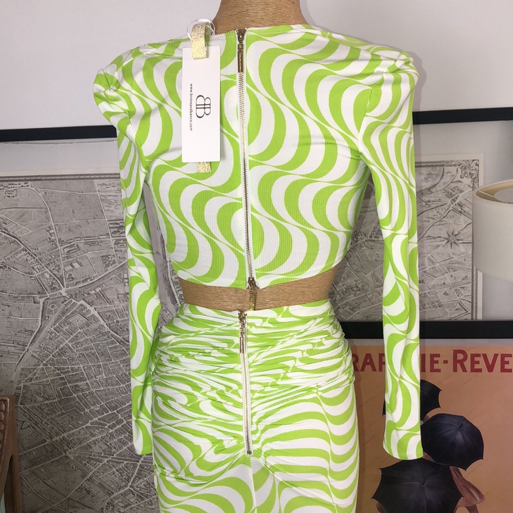 BRONX & BANCO SET Green and White Swirl Crop Top and Skirt Size XS
4 - Picture 7 of 16
